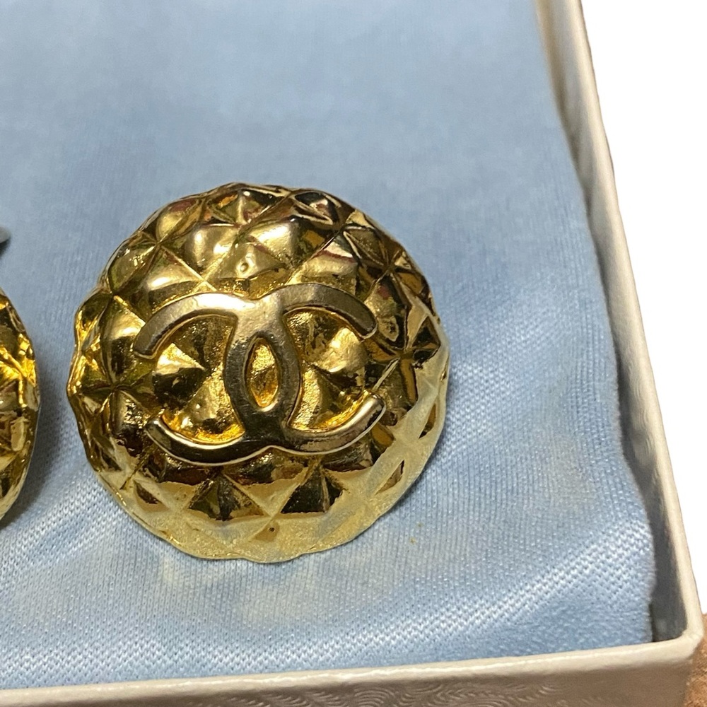 Chanel Vintage Gold CC Quilted Womens Clip On Earrings CC Logo Button - Picture 4 of 13